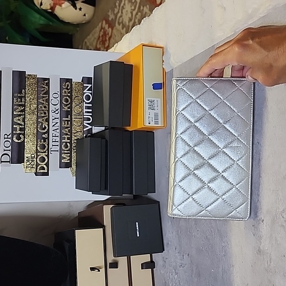 Authentic Chanel wallet - Picture 3 of 17